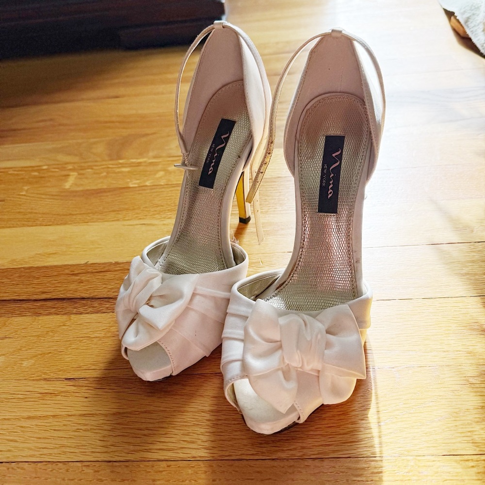 Nina New York - White Peep-Toe Heels with Bow